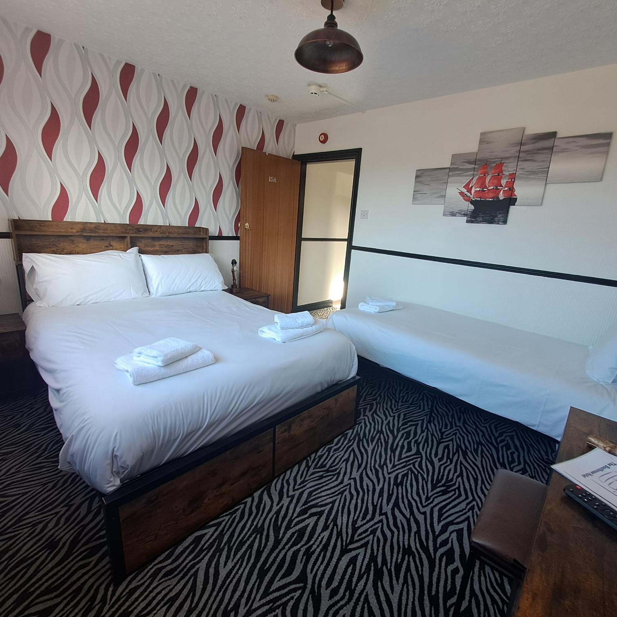 Boathouse Hotel Holyhead Eksteriør billede